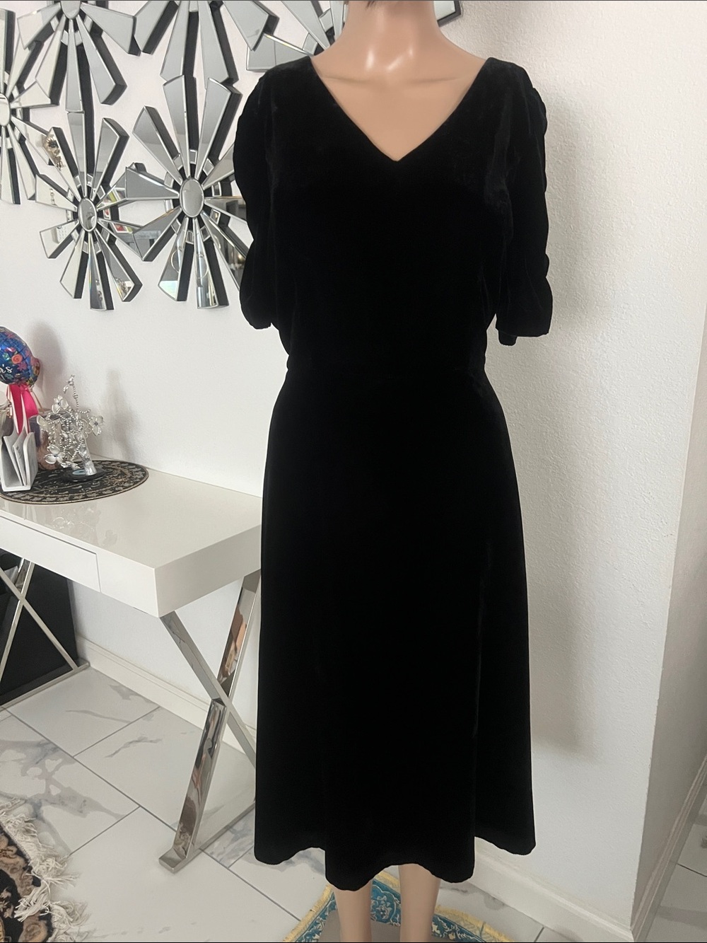 Talbots woman’s Black Velvet V-Neck velvet Midi Dress with Puff Sleeves size 8 - Picture 3 of 17
